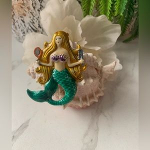 Vtg Mermaid pendant.